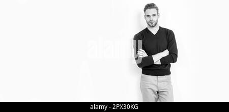 Bequem und dennoch stylisch. Gut aussehender Mann, die Arme überkreuzen. Komfort ist unerlässlich. Porträt des Mannes, Banner mit Kopierbereich Stockfoto
