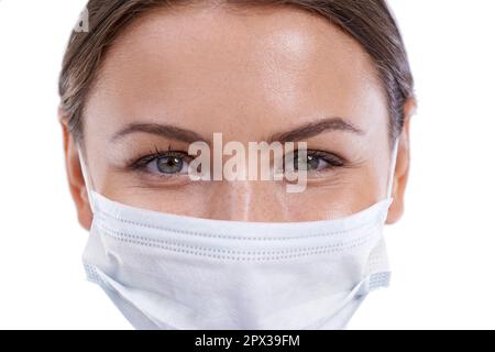 Sie sind in sicheren Händen. Ein Nahbild eines schönen Chirurgen mit einer Operationsmaske. Stockfoto