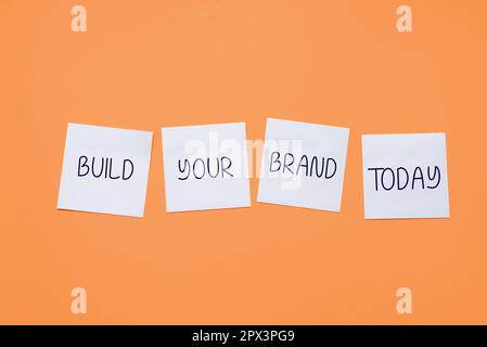 Schreiben Anzeigen von Text Aufbau Ihrer Marke, Internetkonzept Erstellen Sie eine kommerzielle Identität Marketingwerbung Stockfoto