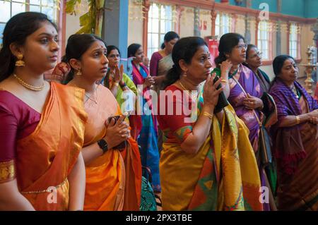 Anbeterinnen beim Mahotsavam Chariot Festival 2023 in Melbourne, Australien Stockfoto