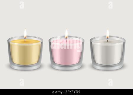 Vector 3D Realistic Yellow, Pink, White Paraffin oder breite Wachsparty, Spa-Kerze in transparentem Glasbecher, Schale mit Kerzenflamme Stock Vektor