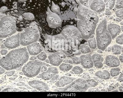 Nahaufnahme einer Seife mit Luftblasen und Schaum Stockfoto