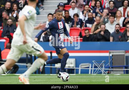 Paris, Frankreich. 30. April 2023. Kylian Mbappe von PSG während des Fußballspiels der französischen Meisterschaft Ligue 1 zwischen Paris Saint-Germain und FC Lorient am 30. April 2023 im Parc des Princes Stadion in Paris, Frankreich - Foto Jean Catuffe/DPPI Credit: DPPI Media/Alamy Live News Stockfoto