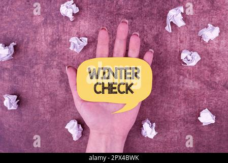 Hand schreiben Zeichen Winter Check, Internet-Konzept kälteste Saison Wartung Vorbereitung Snow Shovel Hiemal Stockfoto