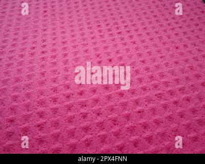Schwammfasern Schwamm Texturmuster Oberfläche Nahaufnahme Rosa magenta Hintergrund. Stockfoto