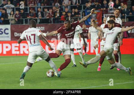 Bukarest, Rumänien. 1. Mai 2023: Marko Dugandzic (C) der schnellen Atempt gegen CFR Cluj während des Fußballspiels zwischen Rapid Bukarest und CFR Cluj in der 6. Runde, „Superliga“, der ersten Liga der rumänischen 2022-2023-Meisterschaft, im Giulesti-Stadion in Bukarest. Kredit: Lucian Alecu/Alamy Live News Stockfoto