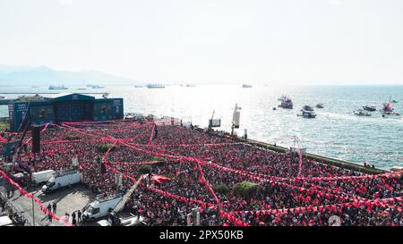 30. April 2023, Izmir, Türkei, Türkei: Die Nationalallianz veranstaltete eine Kundgebung auf dem Gundogdu-Platz in Izmir. Präsidentschaftskandidat und Vorsitzender der KHP Kemal K?l?cdaroglu, IYI-Parteivorsitzender Meral Aksener, DEVA-Parteivorsitzender Ali Babacan, Felicity-Parteivorsitzender Temel Karamollaoglu, künftiger Parteivorsitzender Ahmet Davutoglu, Demokratischer Parteivorsitzender Gultekin Uysal und Ankara Metropolitan Municipality Mayor Mansur Yavogas, Stadtverwaltung Istanbul, Stadtverwaltung Ekrem und Ekrem Ich hielt eine Rede bei der Kundgebung. Am 14. Mai werden in der Türkei Präsidentschafts- und Parlamentswahlen stattfinden. (Kreditbild: © Idil Tof Stockfoto