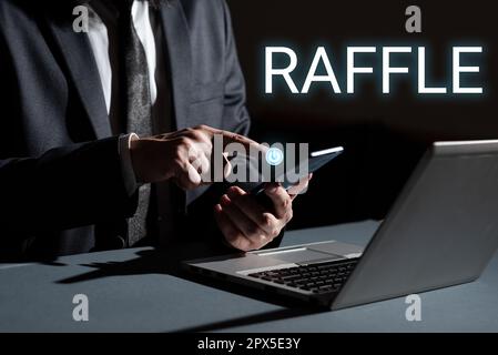 Handschrifttext Raffle, konzeptionelles Fotomotiv, um Geld durch den Verkauf nummerierter Tickets als Preis zu sammeln Stockfoto