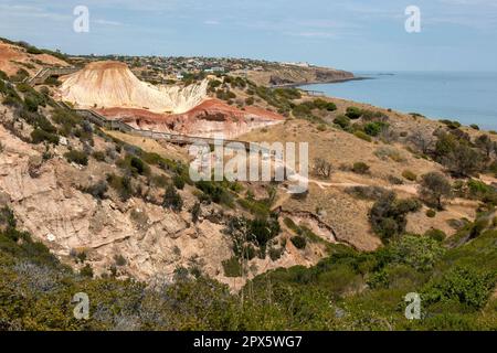 Ein Blick in den Hallett Cove Conservation Park in Adelaide in Südaustralien mit Blick auf den berühmten Zuckerhut. Stockfoto