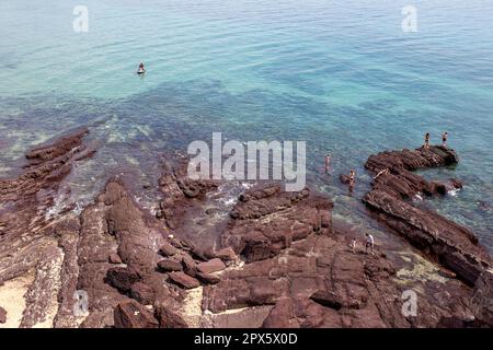 Ein Blick in den Hallett Cove Conservation Park von der Black Cliff hinunter auf die Silstone Plattform, die in den letzten 500 Millionen Jahren entstanden ist. Stockfoto