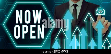 Inspiration mit dem Schild „Jetzt geöffnet“, Konzept, das bedeutet, Türen oder Fenster nicht geschlossen oder gesperrt zu lassen Stockfoto
