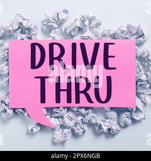 Schreiben mit Text Drive Thru, Business Overview Ort, wo Sie die Art des Service erhalten können, indem Sie ihn durchfahren Stockfoto