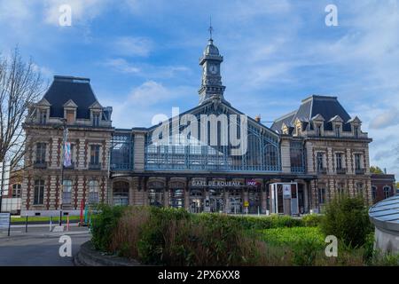 Roubaix, Frankreich: 10. November 2022: Haupteingang des Bahnhofs (Gare du Roubaix. Roubaix, Nord, Frankreich Stockfoto