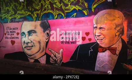 Trump und Putin Wandmalerei in der berühmten Melbourne Hosier Lane in Graffiti Stockfoto