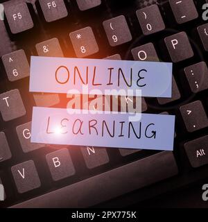 Schild mit Anzeige von Online Learning, Geschäftsübersicht Larning mit Hilfe des Internets und eines Computers Stockfoto