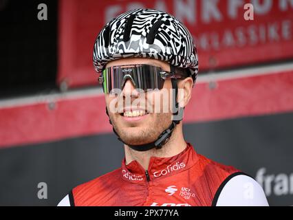 Eschborn, Deutschland. 01. Mai 2023. Radfahren: UCI WorldTour - Eschborn-Frankfurt (203,80 km), Männer. Max Walscheid von Team Cofidis bei der Fahrerpräsentation. Kredit: Arne Dedert/dpa/Alamy Live News Stockfoto