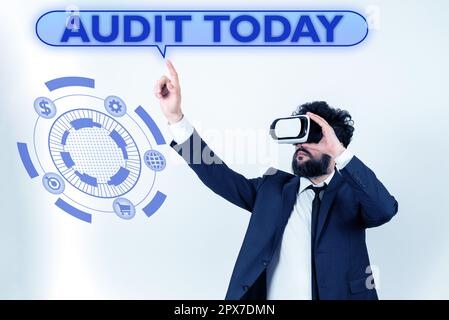 Schreiben Anzeigetext Audit Today, Business overview schriftliche Stellungnahme eines Auditors zum finanziellen Status des Unternehmens Stockfoto