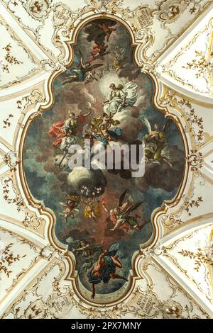 Auf dem Gewölbe der Kirche Sant'Agata di Noto können Sie das Fresko bewundern, das den Triumph von Sant'Agata darstellt. Noto, Provinz Syrakus, Sizilien Stockfoto