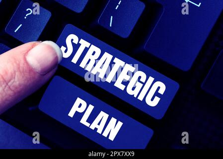 Schreiben mit Text Strategieplan, Geschäftsidee Ein Prozess der Definition von Strategien und der Entscheidungsfindung Stockfoto