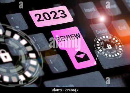 Konzeptionelle Bildunterschrift 2023 Review, Wort geschrieben über wichtige Ereignisse oder Aktionen, die im Vorjahr durchgeführt wurden Stockfoto