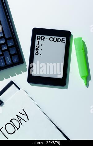 Schild mit QR-Code, Wort für das Warenzeichen für eine Art von Matrix-Barcode Ein maschinenlesbarer Code Stockfoto