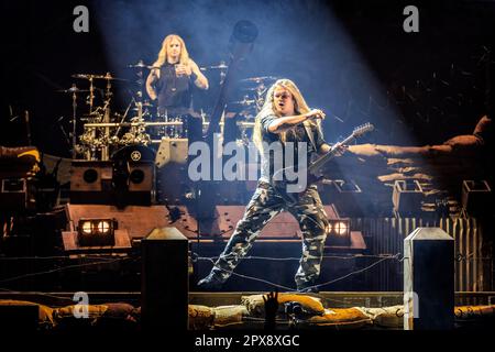 Oslo, Norwegen. 29., 2023. April. Die schwedische Heavy Metal Band Sabaton führt im Rahmen der Tour to End All Tours 2023 ein Live-Konzert im Spektrum in Oslo auf. Hier wird der Gitarrist Tommy Johansson live auf der Bühne gesehen. (Foto: Gonzales Photo - Terje Dokken). Stockfoto