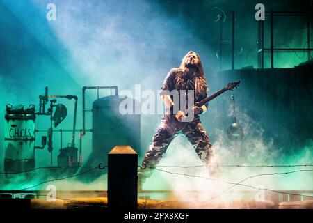 Oslo, Norwegen. 29., 2023. April. Die schwedische Heavy Metal Band Sabaton führt im Rahmen der Tour to End All Tours 2023 ein Live-Konzert im Spektrum in Oslo auf. Hier wird der Gitarrist Chris Rorland live auf der Bühne gesehen. (Foto: Gonzales Photo - Terje Dokken). Stockfoto