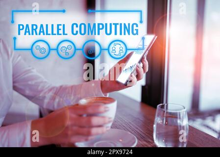 Handgeschriebenes Schild Parallel Computing, Geschäftskonzept simultane Berechnung mittels Software und Hardware Stockfoto