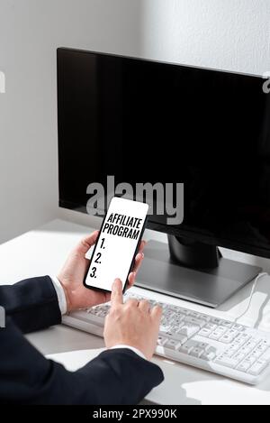 Schreiben mit Anzeige von Text Affiliate Program, Business Concept Automated Platform von zwei oder mehr verbundenen Parteien Stockfoto
