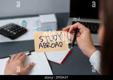Textüberschrift Präsentation des Studiums im Ausland, Geschäftsübersicht Weiterbildungsmöglichkeiten im Ausland Stockfoto