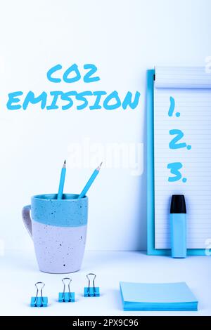 Textunterschrift zur Darstellung der CO2-Emission, des Geschäftskonzepts Freisetzung von Treibhausgasen in die Atmosphäre im Laufe der Zeit Stockfoto