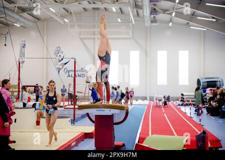 Åland Invitational 2023 Gymnastics, Mariehamn, April 2023. Turner aus Finnland, Schweden, Norwegen und dem Vereinigten Königreich. Bild: Rob Watkins – Qualifizierende Tagesgewölbe Stockfoto