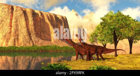 Ein riesiges Plateau überblickt ein üppiges Tal voller Vegetation und zwei Mierasaurus sauropod Dinosaurier. Stockfoto