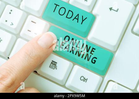 Schild mit der Aufschrift Online Learning, Business Concept Larning mit Hilfe des Internets und eines Computers Stockfoto