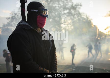 Paris, Frankreich. 1. Mai 2023. Zusammenstoß radikaler Demonstranten mit der Polizei während der Demonstration am 2023. Mai in Paris. Kredit: LE PICTORIUM/Alamy Live News Stockfoto