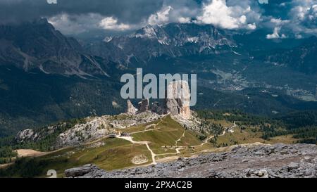 Wunderschöne Aussicht auf die italienischen Dolomiten in der Nähe des Cinque Torri Stockfoto