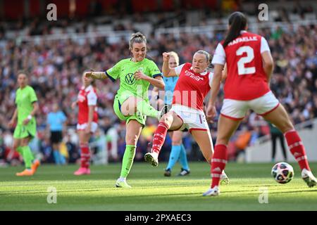 London, Großbritannien. 01. Mai 2023. Jill Roord von VfL Wolfsburg Women dreht am 1. Mai 2023 beim Halbfinale der Frauenmeisterschaft 2. Leg zwischen Arsenal Women und VfL Wolfsburg Ladies im Emirates Stadium, London, England. Foto von Phil Hutchinson. Nur redaktionelle Verwendung, Lizenz für kommerzielle Verwendung erforderlich. Keine Verwendung bei Wetten, Spielen oder Veröffentlichungen von Clubs/Ligen/Spielern. Kredit: UK Sports Pics Ltd/Alamy Live News Stockfoto