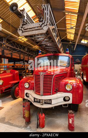 1961 Berlier GLC Oldtimer-Feuerwehrauto ausgestellt im Automobilmuseum Reims-Champagne. Stockfoto