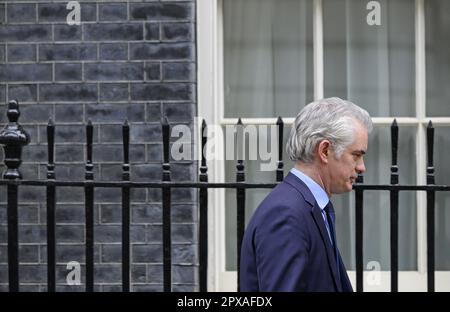 James Cartlidge MP (Con: South Suffolk) Staatsminister (Minister für Beschaffung von Verteidigungsgütern) in Downing Street, März 2023 Stockfoto