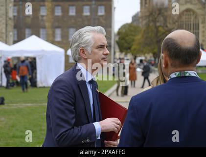 James Cartlidge MP (Con: South Suffolk) Staatsminister (Minister für Beschaffung von Verteidigungsgütern) am College Green, Westminster, März 2023 Stockfoto