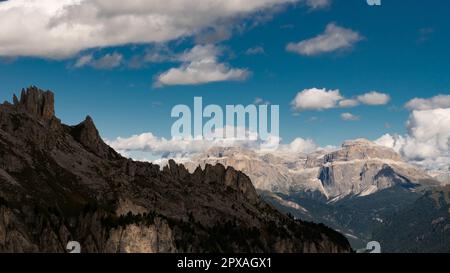 Wunderschöne Aussicht auf die italienischen Dolomiten Stockfoto