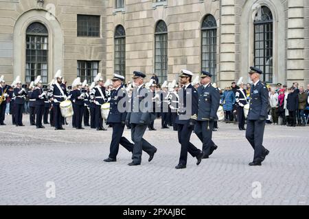 STOCKHOLM, SCHWEDEN - 30. APRIL 2023: König Carl XVI Gustaf von Schweden feiert seinen Geburtstag im Königspalast mit seiner Familie. Stockfoto