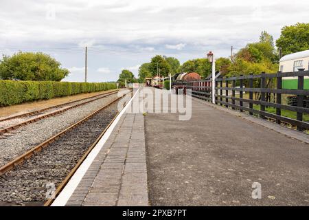 Bodiam, Kent, vereinigtes Königreich, 21, August, 2022 km vom bahnhof bodiam und Bahnsteig der historischen Dampflokstrecke Kent und East Sussex Stockfoto