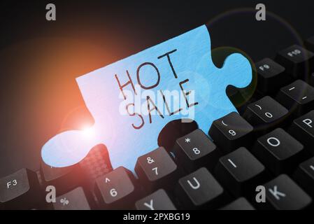 Schreiben des Textes „Hot Sale“, Konzept bedeutet, Produkte mit hohem Rabatt zu verkaufen Super Preis Black Friday Stockfoto
