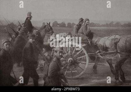 Erster Weltkrieg Frankreich im Krieg. Französische Soldaten tragen die Leiche eines ermordeten deutschen Soldaten auf einem Wagen, einer von denen, die Frankreich erobern wollten Stockfoto