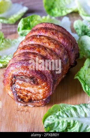 Langsam geröstetes Schweinefleisch auf dem Schneidebrett Stockfoto