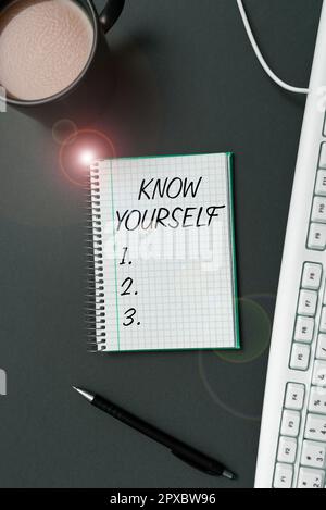 Schild mit der Aufschrift „Know Your Yourself“, Wort für „Find Your Understanding Strengths and Weaknesses Identity“ Stockfoto