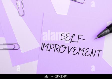Schreiben mit Text Selbstverbesserung, Business Ideenprozess, um sich selbst zu verbessern oder besser zu kennen Stockfoto