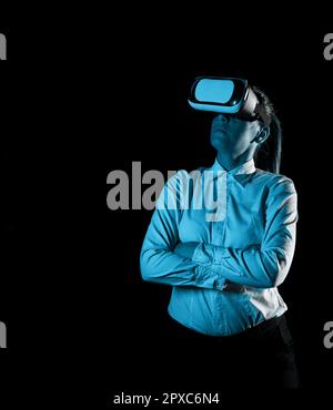 Frau Mit Vr-Brille Und Blick Auf Wichtige Nachrichten. Stockfoto