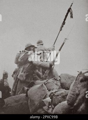 Erster Weltkrieg Colonel Desgrees du Lou stellt das Banner seines Regiments unter Maschinengewehrfeuer. 1915 Stockfoto